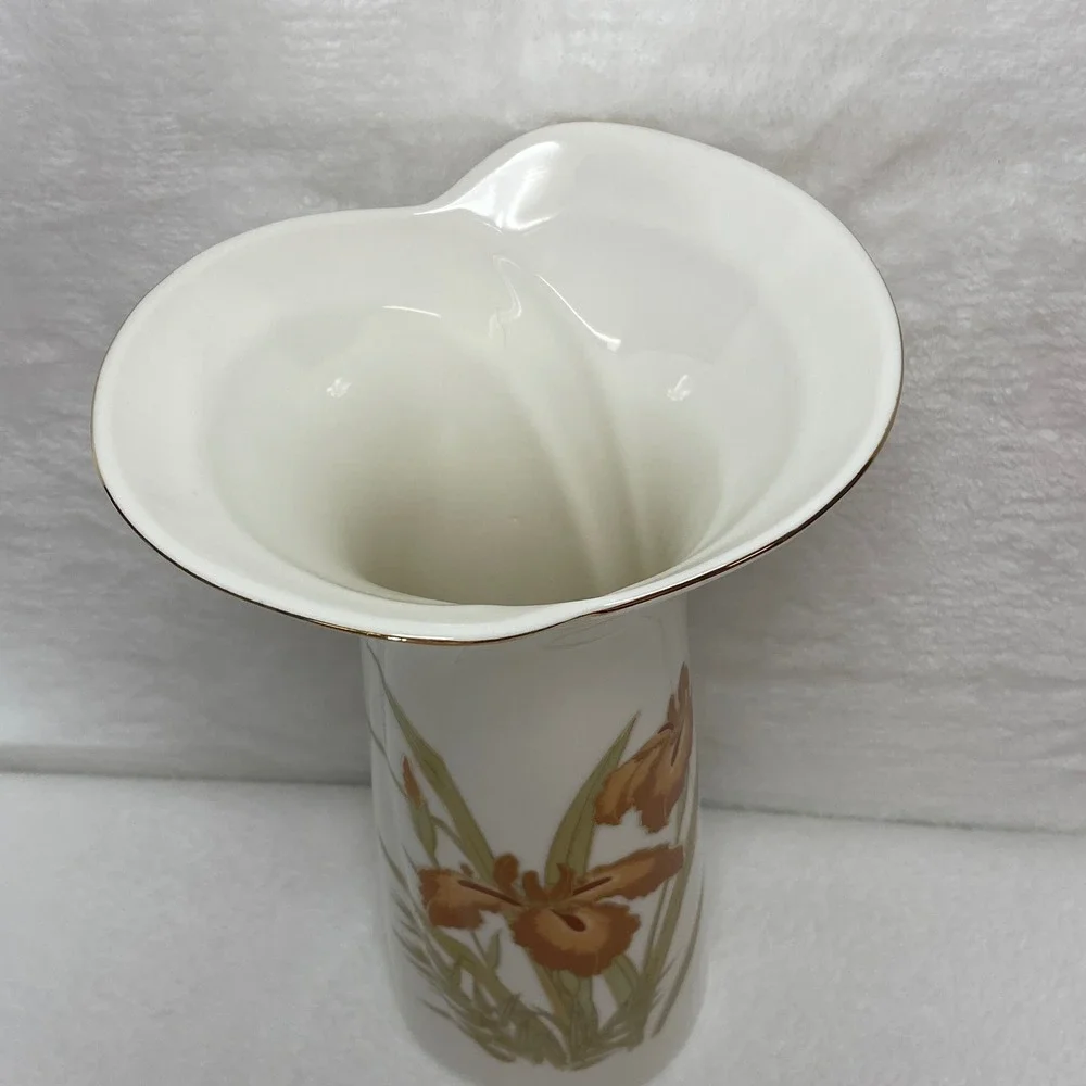 VTG Fine China Japan Orange Iris White Vase Blue Dynasty Stoneware Gilded‎ Vase